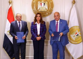 وزيرة التنمية تعلن توقيع عقود بين الهيئة المصرية للمساحة ومراكز شبكات المرافق بـ١٠ محافظات