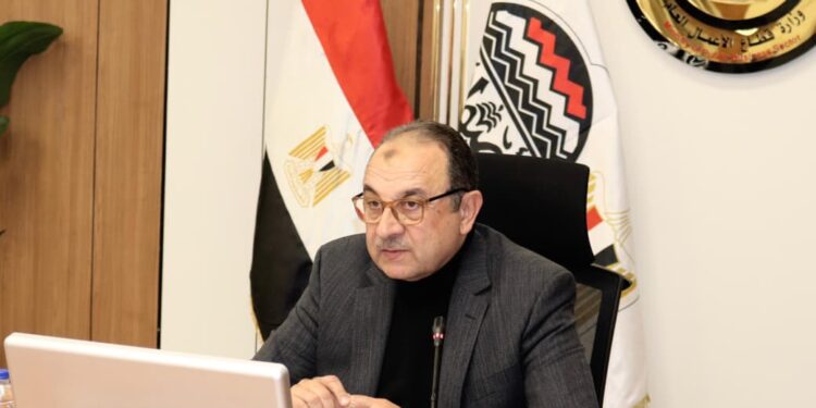 وزير قطاع الأعمال يعقد اجتماعا دوريا موسعا لمتابعة مشروعات قطاع الصناعات المعدنية ومؤشرات الأداء*