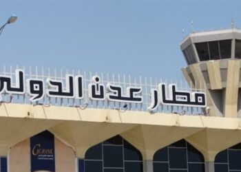 رئيس المجلس الانتقالي الجنوبي يصدر توجيهات بإغلاق حركة الطيران بمطار عدن
