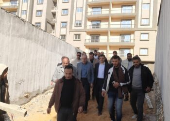 مسئولو “الإسكان” يتفقدون مشروعات سكنية بمدينة القاهرة الجديدة لدفع العمل