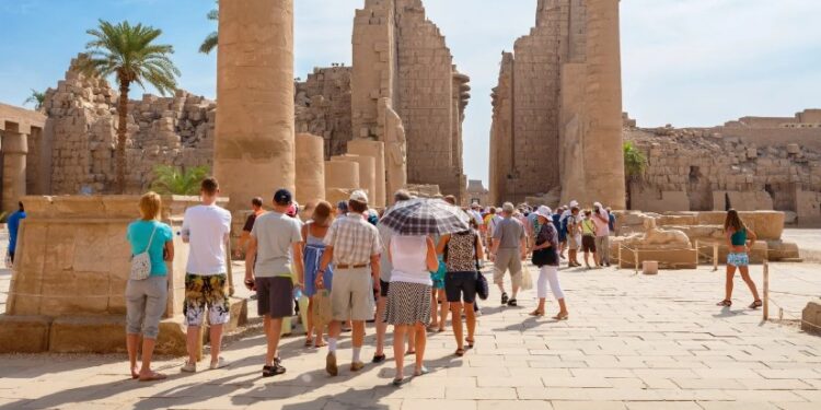 مصر تستقبل 19 مليون سائح بمعدل نمو 21% مقارنة بعام 2024