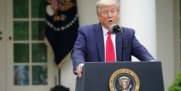 ترامب يعلن حالة الطوارئ فى فيرجينيا وساوث كارولاينا بسبب العواصف الثلجية