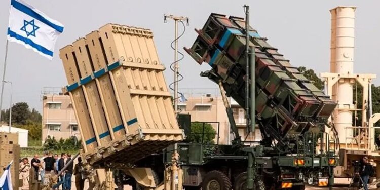 إسرائيل ترفع مستوى التأهب تحسباً لضربة أمريكية محتملة على إيران