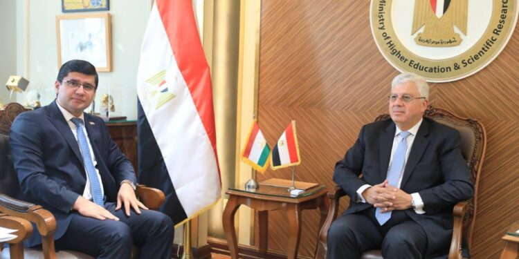 وزير التعليم العالي يستقبل سفير طاجكستان بالقاهرة لبحث آفاق التعاون