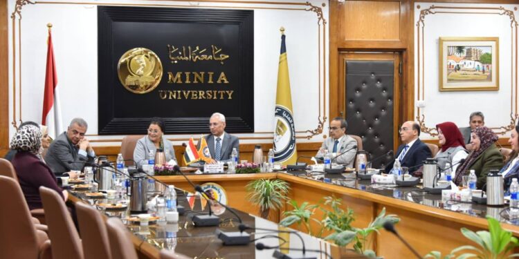 نائب وزير الصحة في المنيا: جهود مكثفة لتحسين المؤشرات السكانية وتعزيز الشراكة مع المحافظة والجامعة