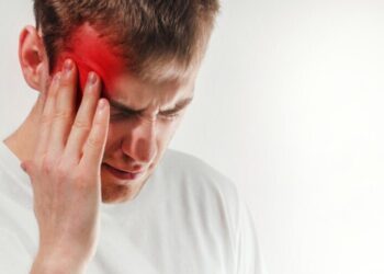 هل الصداع النصفي خطير؟ حسام موافي يجيب