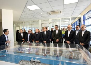 رئيس الوزراء يتفقد محطة البحر الأحمر لتداول الحاويات رقم 1 RSCT) ) بميناء السخنة