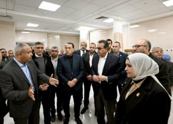 رئيس الوزراء يتفقد الأعمال النهائية لمشروع مستشفى بولاق الدكرور العام بالجيزة