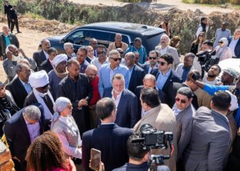 محافظ البنك المركزي ووزير الزراعة يتفقدان عدد من القرى المستفيدة من مشروع دعم صغار المزارعين بمحافظة أسوان