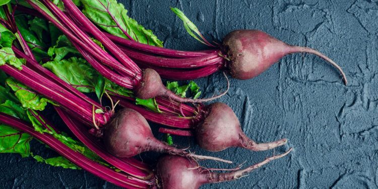 فوائد البنجر بدون سلق تذهل الأطباء وتغير صحتك في أيام
