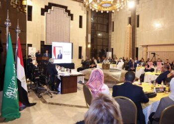 وزير العمل يعقد لقاءً موسعًا مع ممثلي الموارد البشرية بالشركات السعودية والجالية المصرية