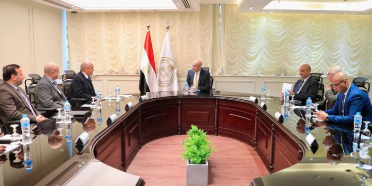 وزير التربية والتعليم يبحث مع الرئيس التنفيذي لمجموعة العربي تعزيز الشراكة في تطوير التعليم الفني