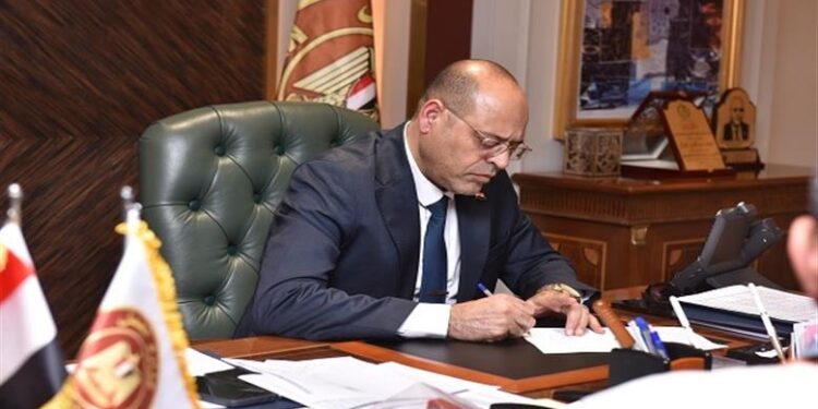 وزير العمل يعتمد صرف 3.1 مليون جنيه لدعم العمالة غير المنتظمة في 23 محافظة