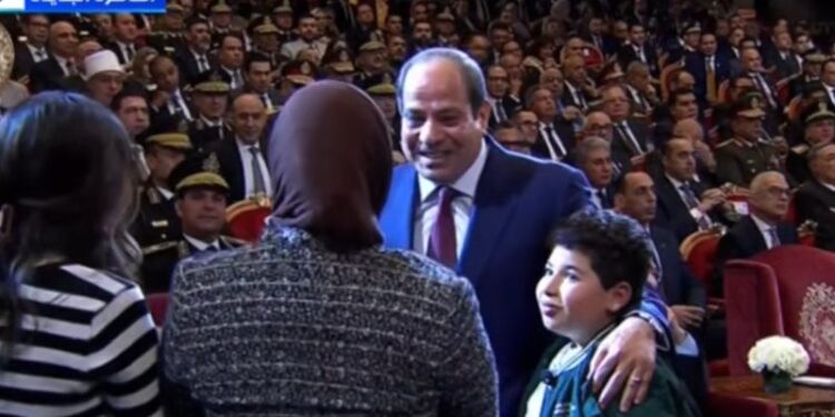 نجل الشهيد رامي هلال: الرئيس السيسي جاب حق بابا وأنا فخور إنى ابنه