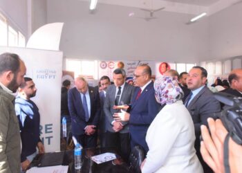وزير العمل ومحافظ السويس يفتتحان ملتقى توظيفي ويوفر 1700 فرصة عمل لشباب المحافظة