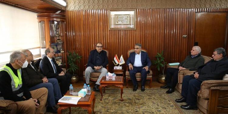وزير قطاع الأعمال يتابع ميدانيًا تقدم العمل بمشروع إحياء “الدلتا للأسمدة”