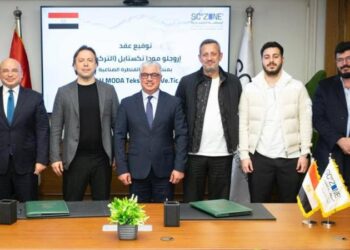 رئيس اقتصادية قناة السويس يوقع عقد شركة “أوروجلو مودا تكستايل” التركية لإقامة مصنع للملابس