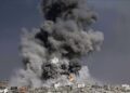 غزة تحت القصف .. شهيدان وغارات عنيفة للاحتلال على خانيونس ورفح