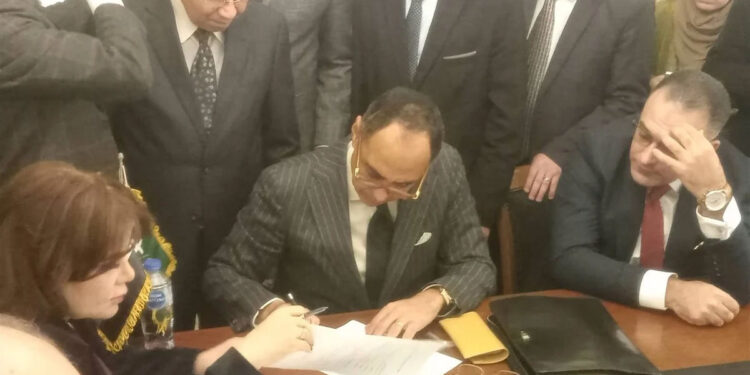 هاني سري الدين يتقدم بأوراق ترشحه لرئاسة حزب الوفد ويعلن طرح برنامجه الانتخابي خلال أيام