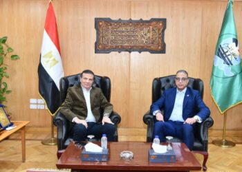 محافظ الفيوم يستقبل وزير الزراعة في مستهل زيارته للمحافظة لتفقد عدد من المشروعات الإنتاجية والخدمية بالقطاع الزراعي