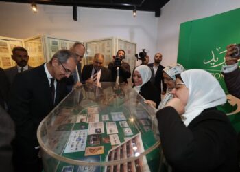 وزير الاتصالات يتفقد أجنحة معرض الرواد السنوى لهواة جمع الطوابع 2026