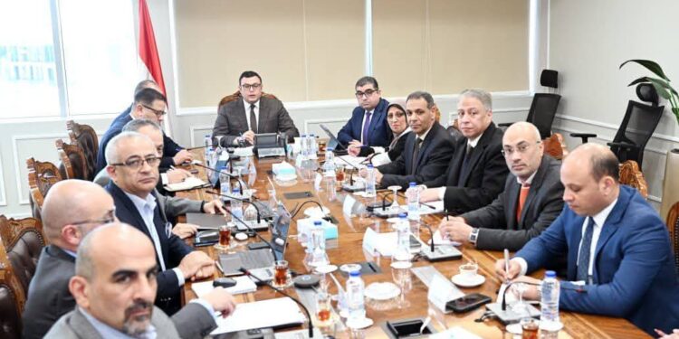 وزير الإسكان يعقد اجتماعاً مع مسؤولي “سيتي إيدج” لبحث موقف تطوير وتشغيل الشواطئ بمدينة العلمين
