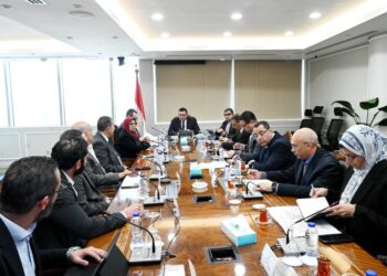 وزير الإسكان يلتقى مسئولى شركة HDP ضمن سلسلة اجتماعات متابعة موقف مبيعات وتسويق المشروعات بالمدن الجديدة
