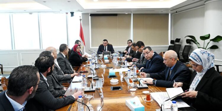 وزير الإسكان يلتقى مسئولى شركة HDP ضمن سلسلة اجتماعات متابعة موقف مبيعات وتسويق المشروعات بالمدن الجديدة