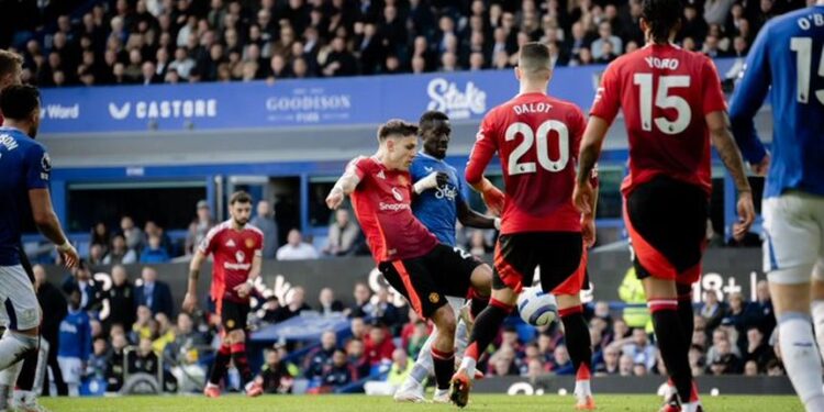 مانشستر يونايتد يواجه الوقوع فولهام اليوم في الدوري الإنجليزي