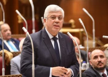 وزير التعليم العالي يغادر إلى فرنسا للمشاركة في اليوم المصري الفرنسي للتعاون الأكاديمي والعلمي