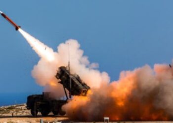 إعلام إسرائيلي: ترامب لا يستبعد الخيار العسكري ضد إيران ويفضل مفاوضات صارمة