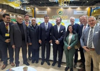 وزير الزراعة يبحث في “برلين” تعزيز التعاون مع كبرى الشركات الهولندية لرفع قدرات التصدير والإنتاج الزراعي