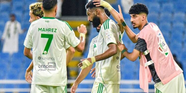الأهلي يتسلح بالتاريخ في مواجهة الحزم بالدوري السعودي الليلة