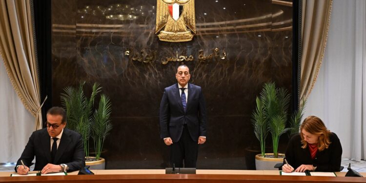 رئيس الوزراء يشهد توقيع مذكرة تفاهم بين مصر والسويد بهدف دعم الشراكة في المجالات الصحية والطبية