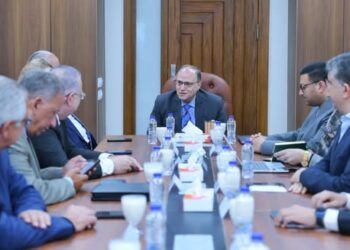 ئيس هيئة الدواء فى اجتماع مع غرفة صناعة الدواء لمناقشة قرار تجديد الاشتراطات الفنية للمصانع