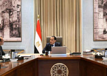 رئيس الوزراء يُتابع مع وزير المالية عدداً من ملفات العمل