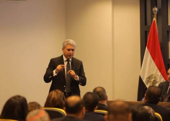 وزير السياحة والآثار يلتقي بأعضاء تنسيقية شباب الأحزاب والسياسيين