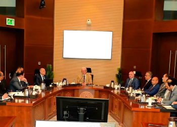 اجتماع موسع لمتابعة خطط تطوير «القابضة للصناعات المعدنية» وشركاتها التابعة
