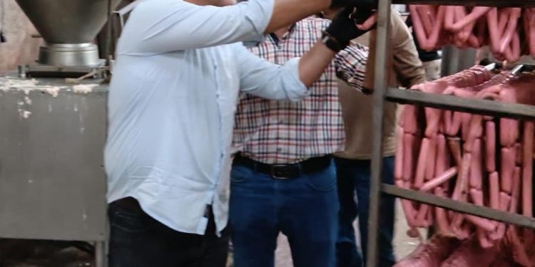 “الزراعة” تضبط 125 طنًا من اللحوم ومنتجاتها المخالفة خلال يونيو.. وتحرر 692 محضرًا بالمحافظات