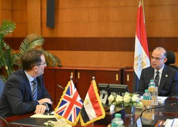 وزير الاستثمار والسفير البريطاني بالقاهرة يتابعان عددًا من الملفات الاقتصادية والتجارية والاستثمارية ذات الاهتمام المشترك