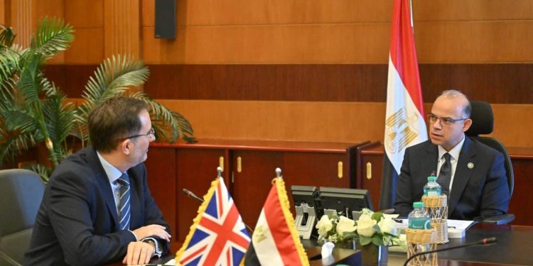وزير الاستثمار والسفير البريطاني بالقاهرة يتابعان عددًا من الملفات الاقتصادية والتجارية والاستثمارية ذات الاهتمام المشترك