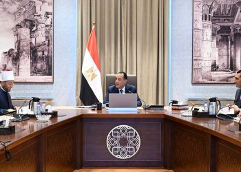 رئيس الوزراء يناقش الحلول المقترحة لأرض نادي الزمالك التابعة للأوقاف
