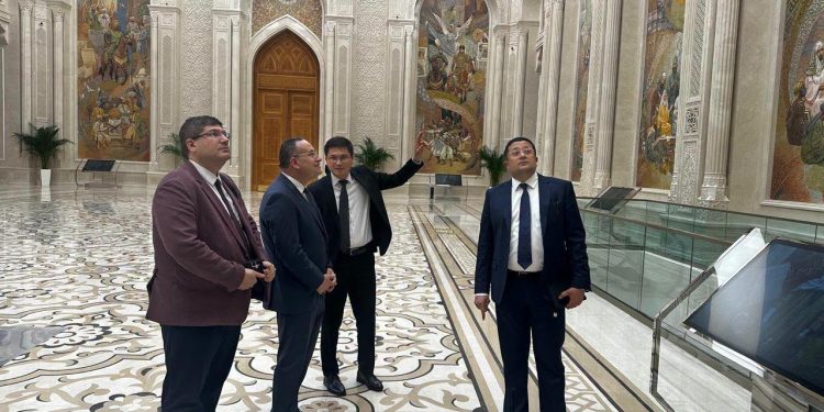وزير التعليم العالي يتفقد مركز الحضارة الإسلامية في أوزبكستان ويعزز التعاون الأكاديمي بين البلدين