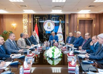 وزير الدولة للإنتاج الحربي يتابع خطط تطوير شركات إنتاج الذخائر