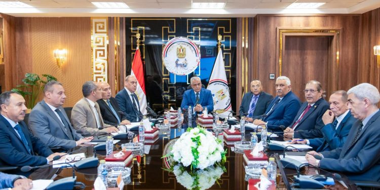 وزير الدولة للإنتاج الحربي يتابع خطط تطوير شركات إنتاج الذخائر