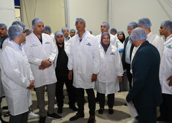 وزير الصناعة يتفقد 4 مصانع للصناعات الغذائية والهندسية والملابس الجاهزة بالمنطقة الصناعية الثانية بالإسماعيلية
