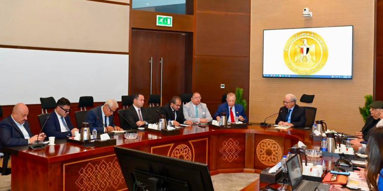 نائب رئيس الوزراء للشؤون الاقتصادية يبحث مع الاتحاد المصري للمستثمرين دعم الاستثمار وتعزيز دور القطاع الخاص