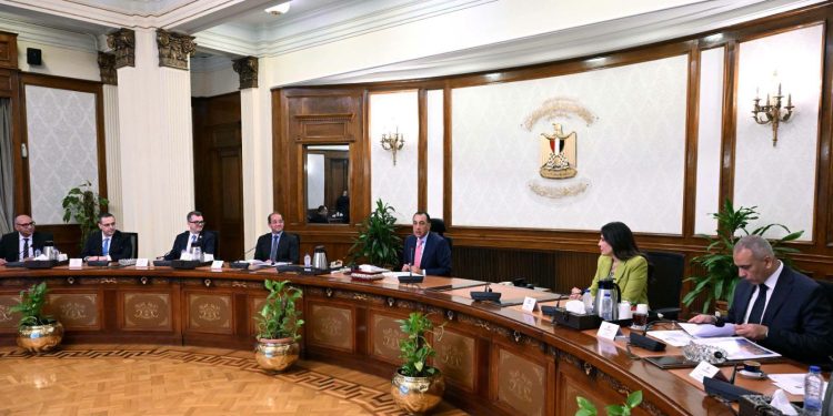 رئيس الوزراء يُتابع موقف سداد مستحقات هيئة المجتمعات العمرانية الجديدة لدى عدد من الوزارات والجهات الحكومية