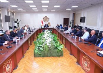 وزير العمل يلتقي ممثلي شُعب شركات إلحاق العمالة بالخارج لتعزيز التعاون وتوفير فرص عمل لائقة للشباب