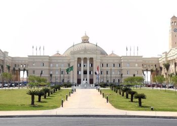 جامعة القاهرة تطلق قافلة متخصصة للكشف المبكر عن سرطان الثدى